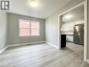 336 Queenston Rd in Hamilton, ON - Building Photo - Building Photo