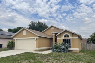 57 St Kitts Cir in Winter Haven, FL - Building Photo
