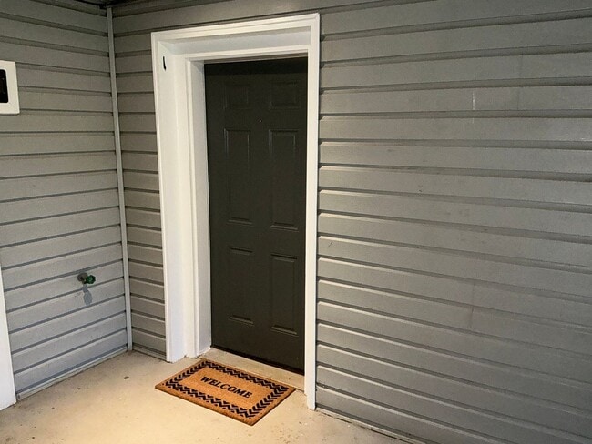 10003 Vanderbilt Cir in Rockville, MD - Building Photo - Building Photo
