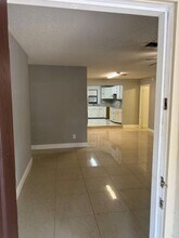 5163 Club Rd in Haverhill, FL - Foto de edificio - Building Photo