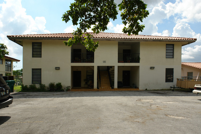 105 Grand Canal Dr in Miami, FL - Foto de edificio - Building Photo