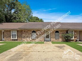 782 Pinchback Rd in Beaumont, TX - Building Photo