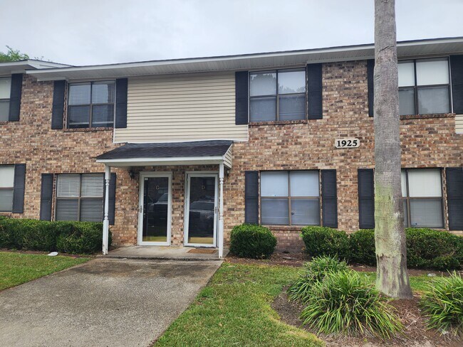 property at 1925 Tropicana Rd
