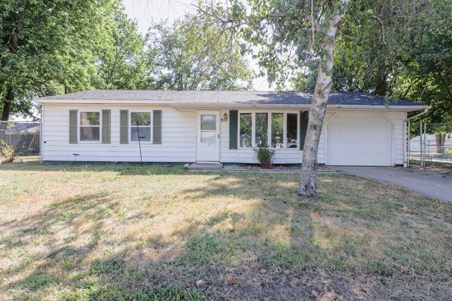property at 910 S Duncan Rd