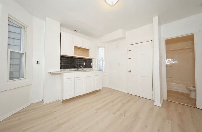 222 Howard Ave, Unit 2