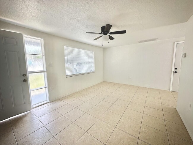 4525 Nimmer Dr in New Port Richey, FL - Building Photo - Building Photo