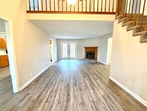 2247 Sweetbriar Dr in Clarksville, TN - Foto de edificio - Building Photo