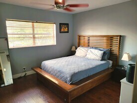 4617 NW 9th Dr in Plantation, FL - Building Photo