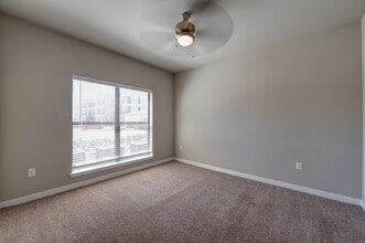 Falcon at Grand Harbor in Katy, TX - Foto de edificio - Building Photo