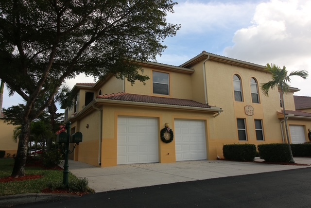 4327 Bellasol Cir in Ft. Myers, FL - Building Photo