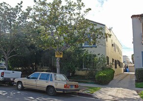 341 N Genesee Ave in Los Angeles, CA - Building Photo