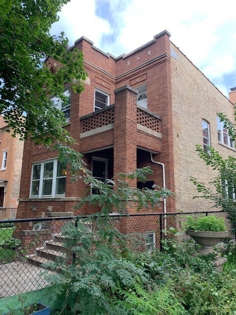 3347 N Harding Ave in Chicago, IL - Building Photo