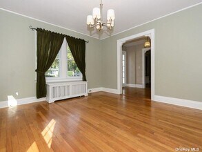 70 Beechwood Ave in Manhasset, NY - Building Photo - Building Photo