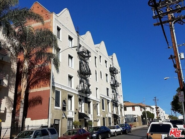 property at 425 S Grand View St