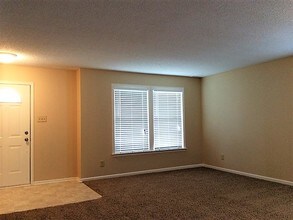 9488 W Quarter Moon Dr in Pendleton, IN - Building Photo - Building Photo