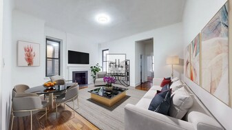 E 81st St, Unit 5C in New York, NY - Building Photo