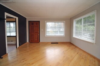 5126 SE Monroe St in Milwaukie, OR - Building Photo - Building Photo