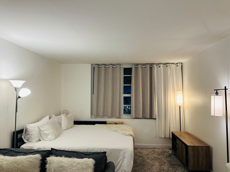 100-411A Lincoln Rd, Unit 411A in Miami Beach, FL - Building Photo