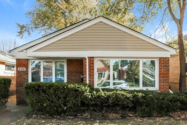 property at 10115 S California Ave