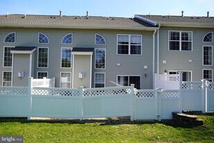 102 Wellington Park Dr in Princeton, NJ - Building Photo