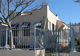 1246-1248 N Kenmore Ave in Los Angeles, CA - Building Photo - Building Photo