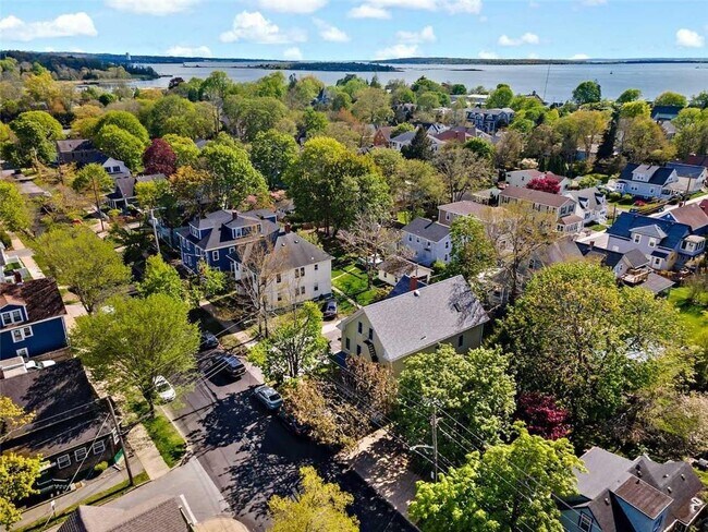 183 Wood St in Bristol, RI - Building Photo - Building Photo