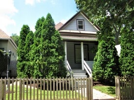 605 1/2 N State St in Champaign, IL - Building Photo