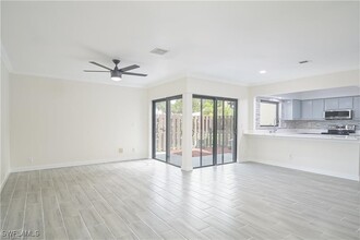 711 SE 12th Ave in Cape Coral, FL - Foto de edificio - Building Photo