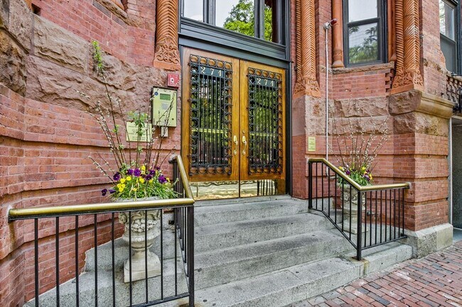 property at 271 Dartmouth St
