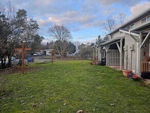 88096 6th St in Veneta, OR - Foto de edificio - Building Photo