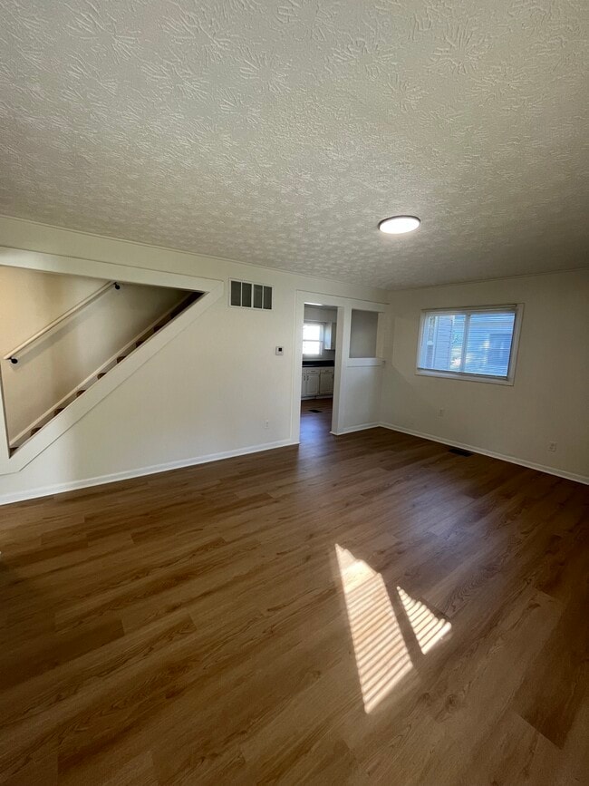 897 Exeter Rd in Columbus, OH - Building Photo - Building Photo