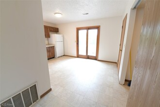 1328 Richey Rd-Unit -B in Zanesville, OH - Foto de edificio - Building Photo