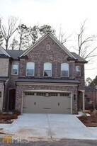 5 Holdings Dr in Lawrenceville, GA - Building Photo