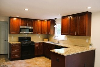 6 Allen Terrace in Vernon, NJ - Building Photo - Building Photo