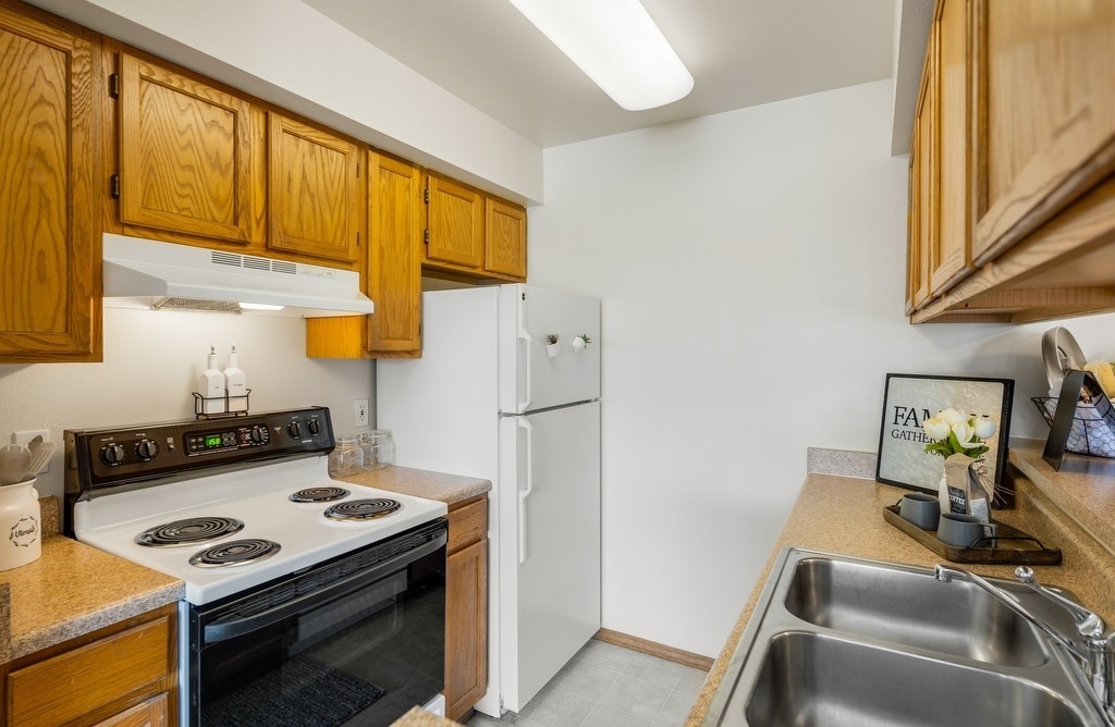 La Maisonnette in Anchorage, AK - Building Photo