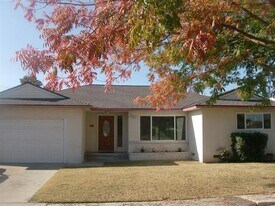 5751 N Sherman Ave in Fresno, CA - Building Photo