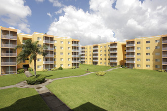 New Park Towers in Miramar, FL - Foto de edificio - Building Photo