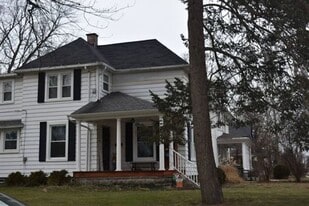 342 S Church St in Bowling Green, OH - Building Photo