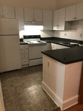 907 Caroline St, Unit 11 in Fredericksburg, VA - Foto de edificio - Building Photo