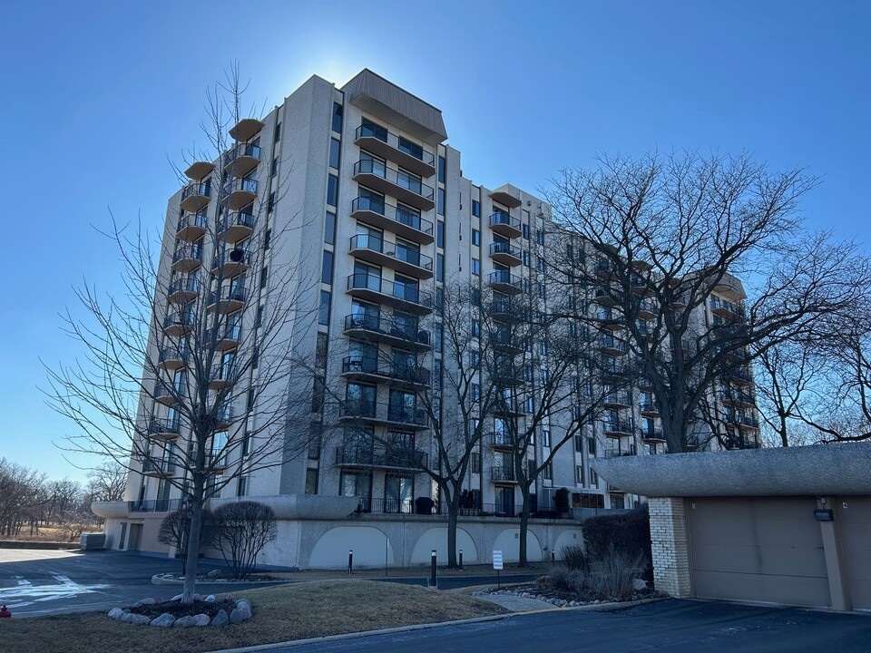 190 S Wood Dale Rd in Wood Dale, IL - Building Photo