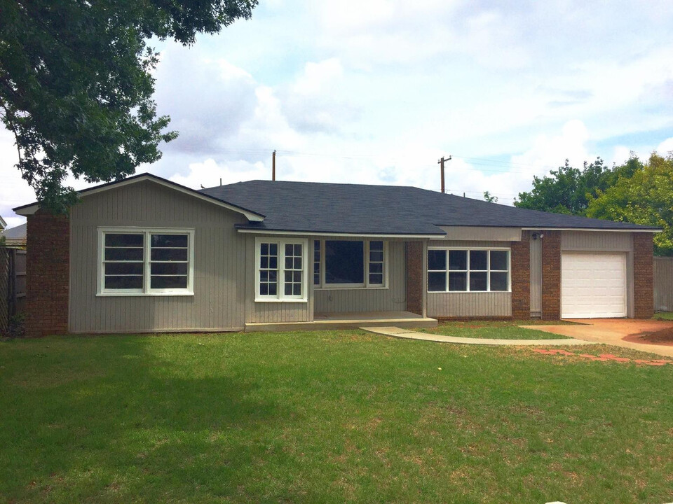 4824 6th St in Lubbock, TX - Building Photo