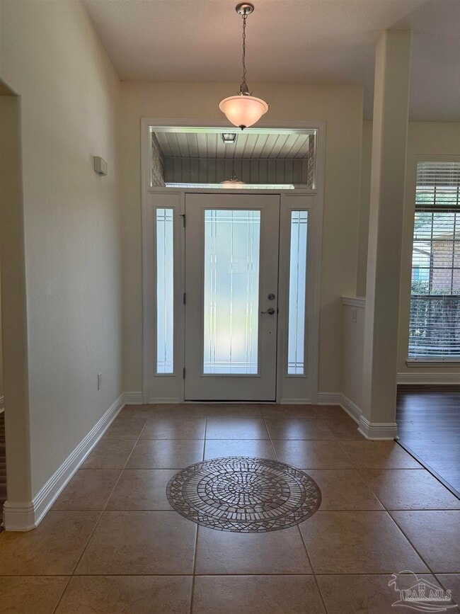 5530 Tucker Circle in Pace, FL - Foto de edificio - Building Photo