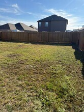 14325 Boomtown Wy in Elgin, TX - Foto de edificio - Building Photo