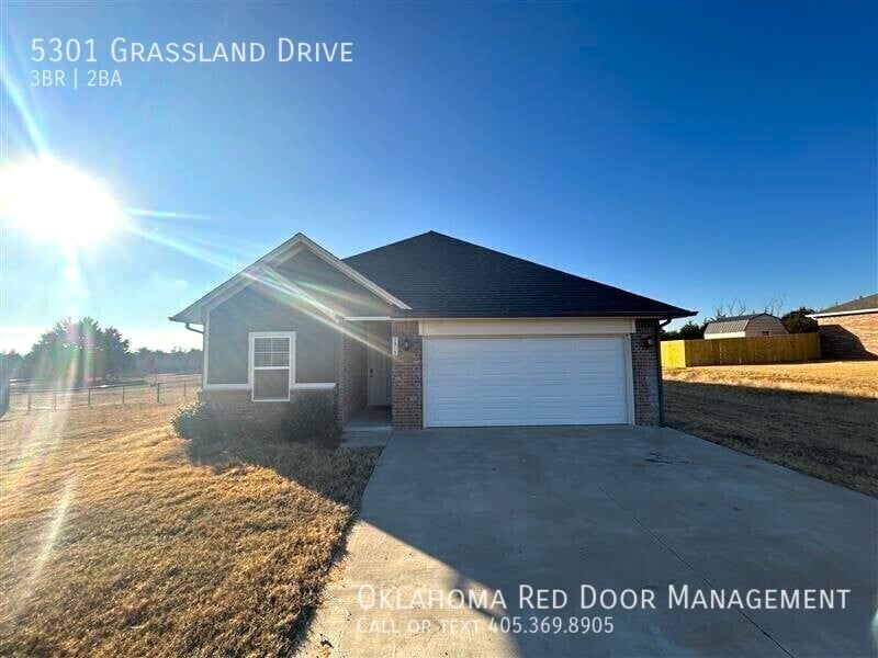 5301 Grassland Dr in Guthrie, OK - Building Photo