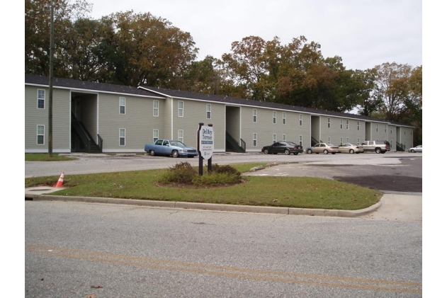 Del Rey Terrace Apartments in Valdosta, GA - Building Photo - Building Photo