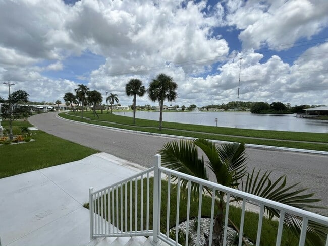 736 Pirates Rest Rd in North Fort Myers, FL - Building Photo - Building Photo