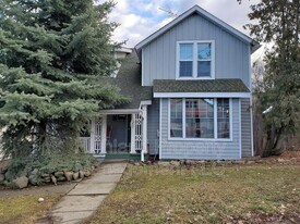 327 W Main St in Pullman, WA - Building Photo