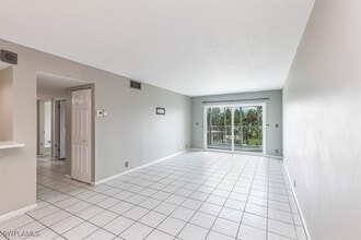 2885 Palm Beach Blvd in Ft. Myers, FL - Building Photo - Building Photo