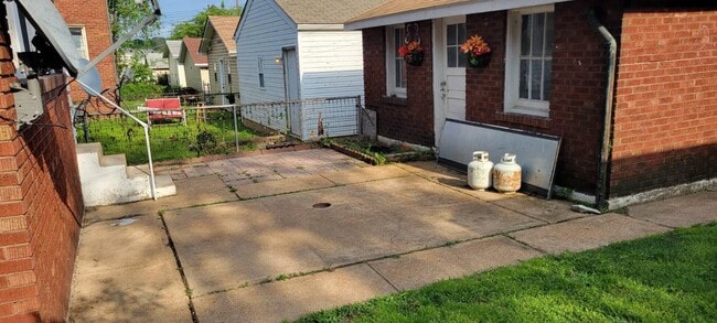 4988 Tholozan Ave, Unit FIRST FLOOR in St. Louis, MO - Building Photo - Building Photo