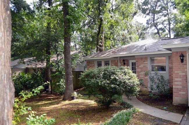 property at 106 E Wavy Oak Cir